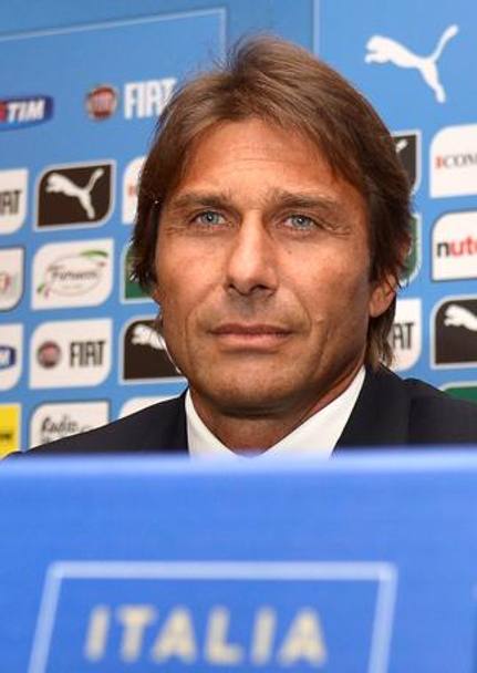 Antonio Conte, nuovo c.t. della Nazionale,  stato presentato alla stampa. L&#39;ex allenatore della Juventus, dopo aver firmato il contratto, ha risposto alle domande pi o meno spinose dei giornalisti tra sorrisi, smorfie e sguardi severi... Ecco alcune delle sue 